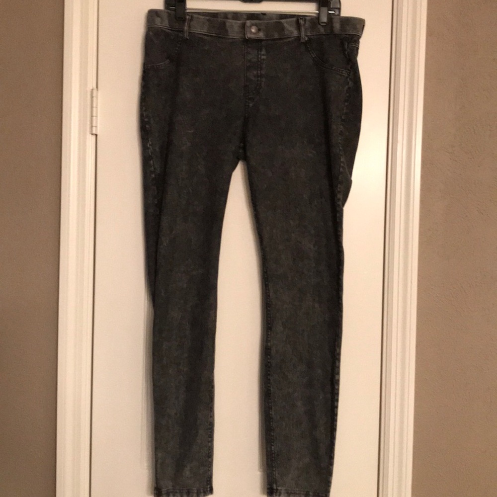 Hue Skinny Leg Jeans. Size XL